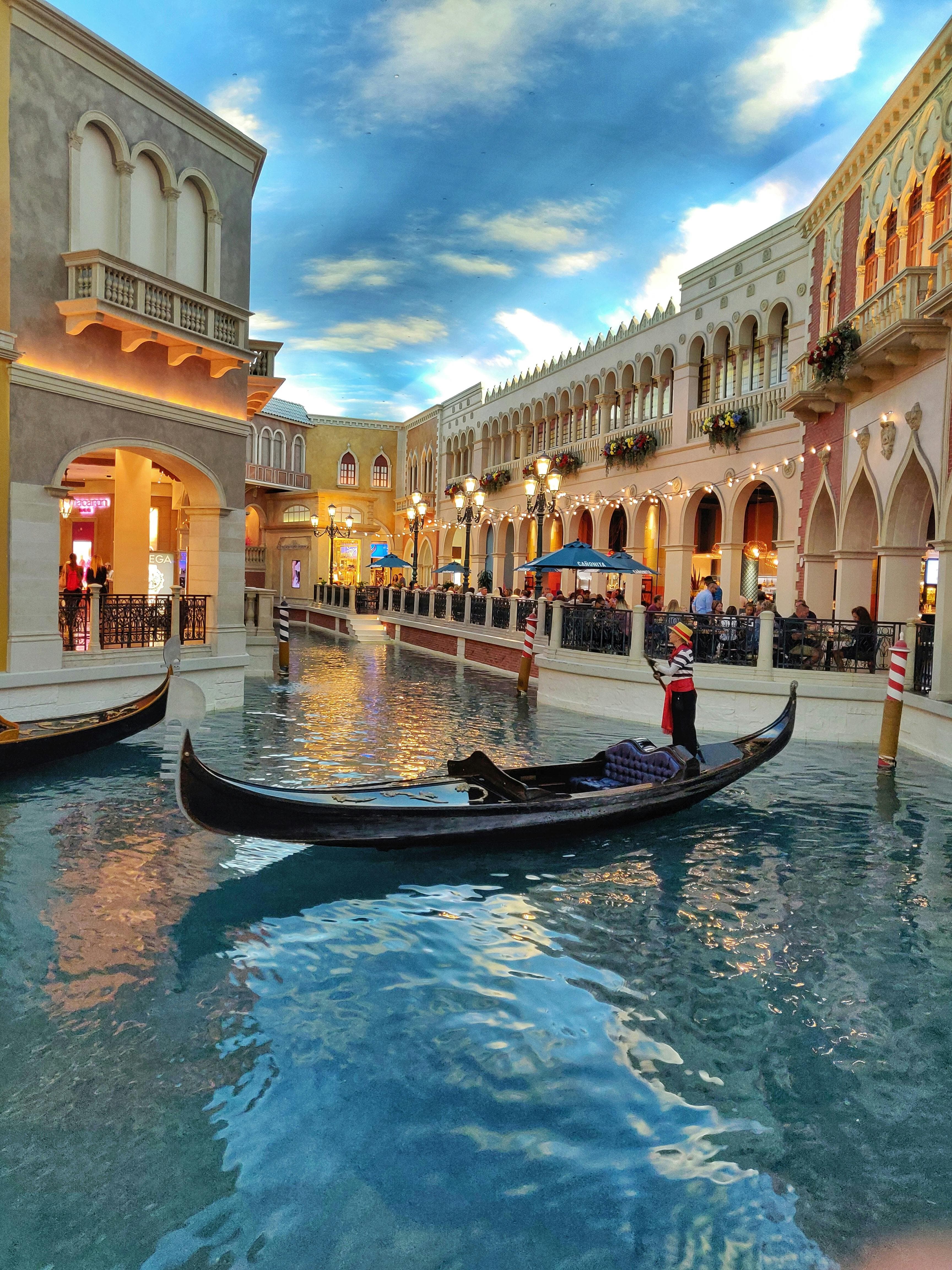 Venetian Gondola Rides (Outdoor)